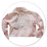 DIETRO CAMICIA A RIGHE BIANCA E ROSA CON DIETRO ORSO APPLICATO 