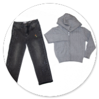 JEANS GRIGIO LAVATO CON SWAROSVKI E CARDIGAN IN MAGLIA CON CAPPUCCIO A TRECCE GRIGIO 