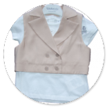 TSHIRT BIANCA CN FIORI LASERATI E GILET BEIGE 