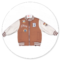 BOMBER MARRONE E MANICHE BEIGE CON ETICHETTE COLORATE 