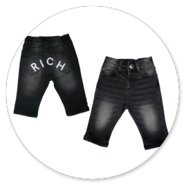 JEANS NERO CON SCRITTA BIANCA DIETRO